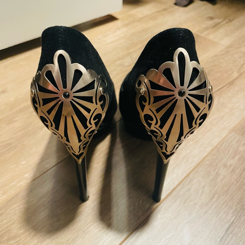 Heals - Picture 2 of 4